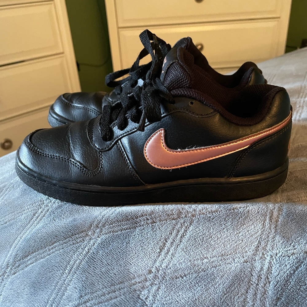 Nike Air Force 1 Ebernon black and rose gold low top shoes